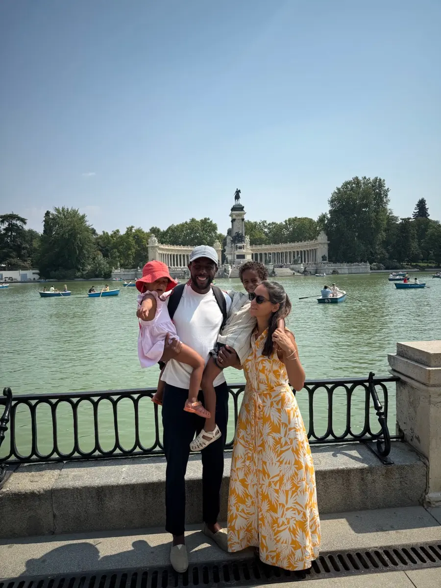 Raffik, Catarina e os filhos em viagem